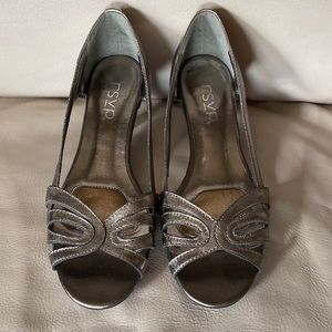 Leather metallic open toe pumps